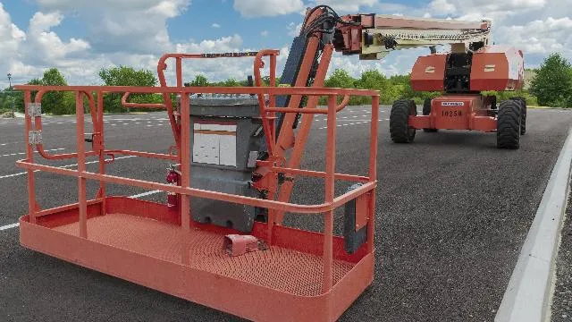 Boom Lift – Operator Safety (CAN)