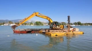 Amphibious Excavator (CAN)